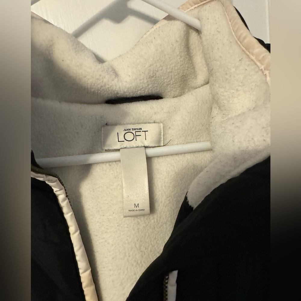 Adorable Warm‎ Trendy Zip vest with hood! Puff style. So fashionable. Medium - Picture 4 of 9